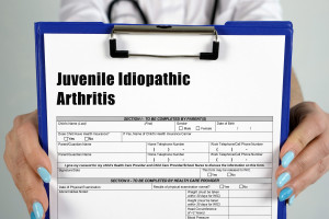 Autoimunitní onemocnění v rodinné anamnéze je rizikovým faktorem juvenilní idiopatické artritidy