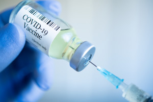 Souhrnná informace pro revmatology týkající se očkování vakcínami proti COVID-19